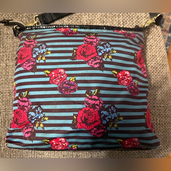 Betsey Johnson floral crossbody Tote + Multi Pockets - Picture 4 of 6
